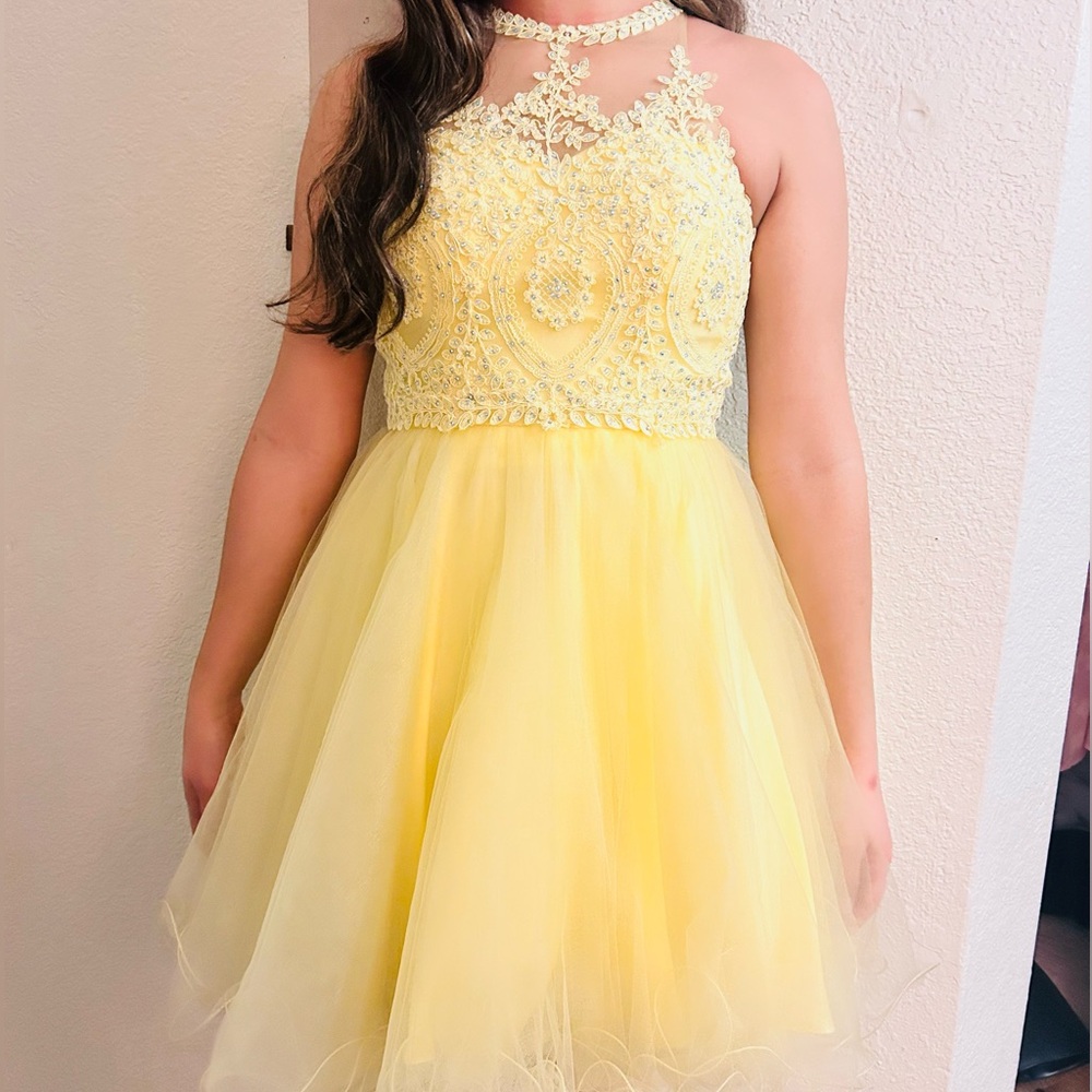 Elegant yellow party dress.